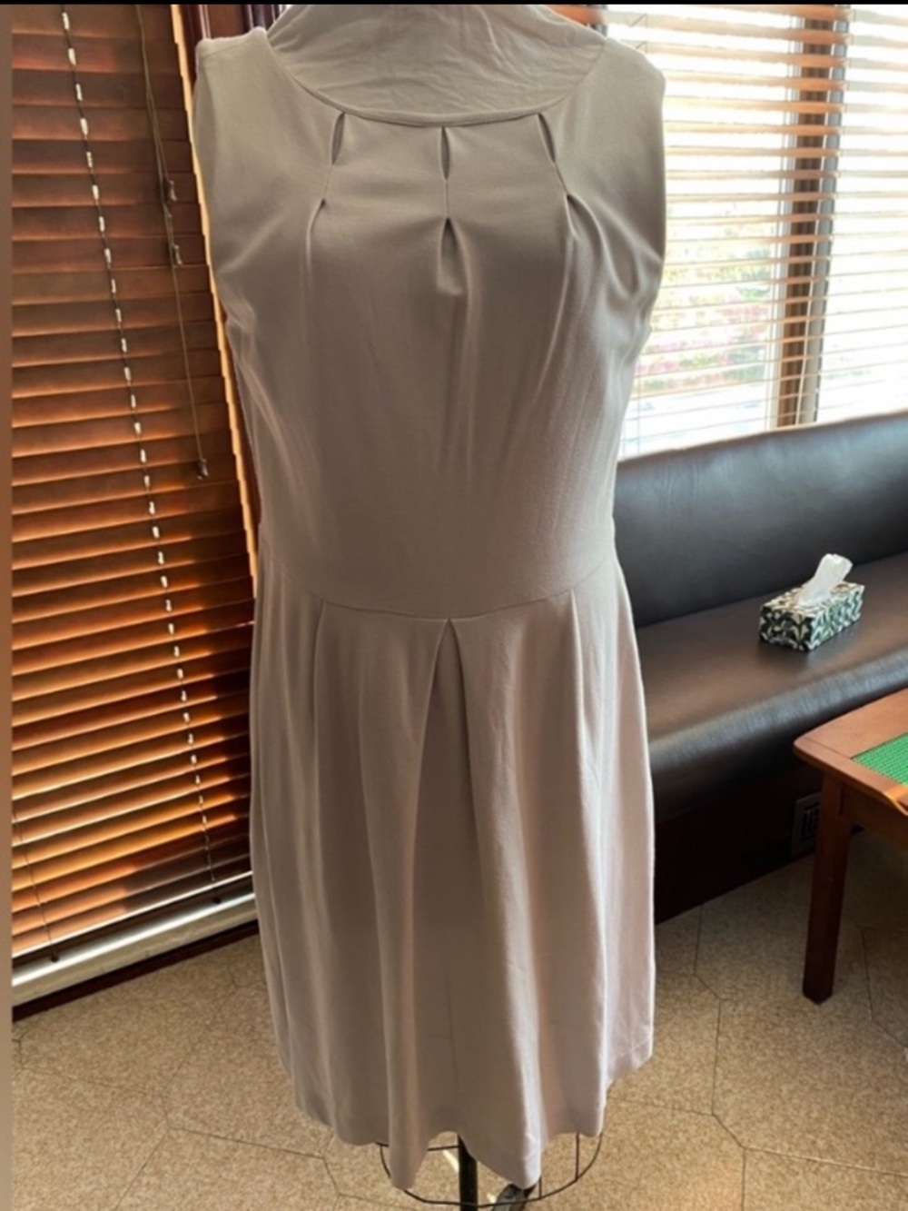 💕Host Pick💕 Banana Republic flattering gorgeous dress - EUC